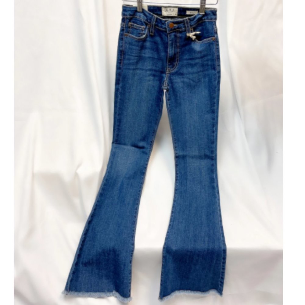 Frayed Flare in Medium Wash